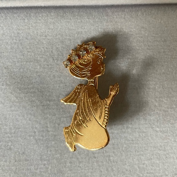 Guardian Angel Pin/ Brooch - Picture 1 of 3